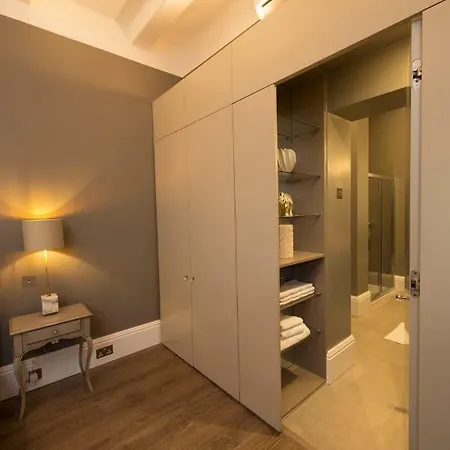 Apartment Merchants Street