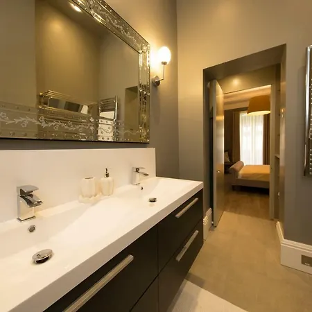 Apartment Merchants Street