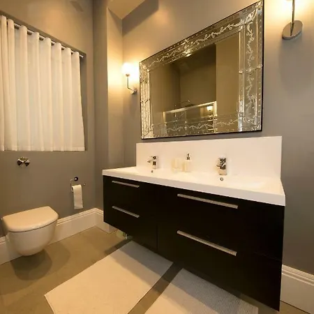 Merchants Street Apartment *